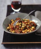 Tomatoes with chickpeas and pine nuts