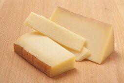 Gruyère (hard cheese)