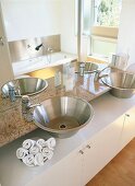 Two wash basins in a bathroom