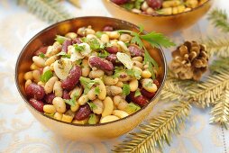 Bean salad with garlic and herbs