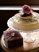 Vanille-Mohn-Torte mit Karamellblättchen