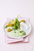 Poached egg with potatoes and green sauce
