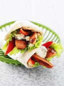 Wraps filled with sausages, peppers and lettuce