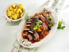 Lammkarree auf Ratatouille, Rosmarinkartoffeln