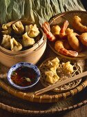 Steamed dumplings and deep-fried prawns (Vietnam)