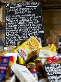 Verschiedene Produkte auf einem Bauernmarkt in England