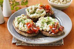 Toast with sesame paste and tomatoes
