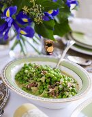 Peas in wine and mustard sauce
