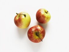 Three apples (variety: Elstar)