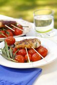 Gegrillte Hähnchenbrust mit Kirschtomaten