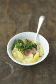 'Sour' potatoes (with vinegar) with sausage & parsley