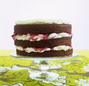 Sponge cake with mascarpone and raspberry filling