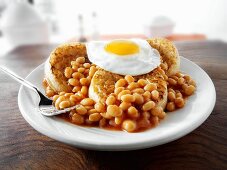 English breakfast: crumpets, fried egg and baked beans