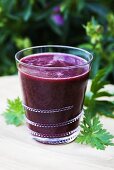 A glass of apple, blackberry and cucumber juice