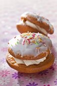 Whoopie pies with icing sugar and colourful sugar strands