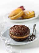 Chocolae Whoopie Pies (cookies with cream filling, USA)
