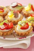 Fruit tartlets with vanilla cream