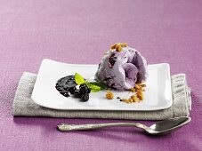 Blueberry ice cream with cardamom and whiskey