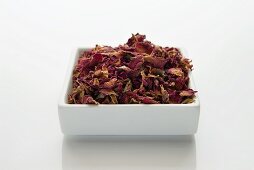 Chopped and dried rose petals (rosae flos)