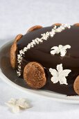 Chocolate cake with macaroons and sugar flowers