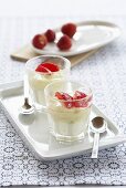 Yogurt pudding with strawberries