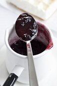 Blueberry sauce for meringue waffles