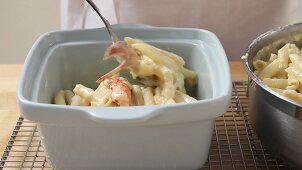 Macaroni and cheese with lobster (US-English Voice Over)