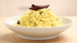 Saffron rice being prepared (German Voice Over)