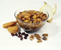 Aprikosen-Chutney mit Rosinen und Nüssen