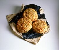 Käse-Sesam-Biscuits