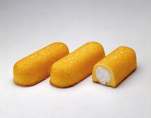 Drei Twinkies (Gebäckröllchen mit Cremefüllung, USA)