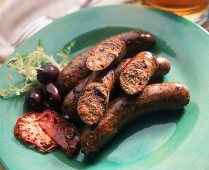 Mediterrane Würstchen aus Hühnerfleisch