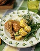 Hähnchenkeule mit Mais, grünen Bohnen und Kartoffelpüree