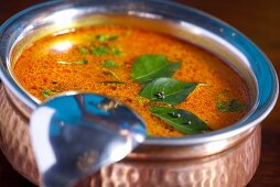 Tomatencremesuppe mit Spinat und Pilzen (Indien)