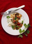 Rindfleischcurry mit Paprika auf Reis