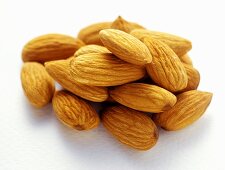 Almonds, unshelled