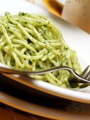 Spaghetti mit Pesto