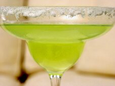 Margarita im Glas mit Salzrand