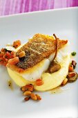 Fried cod with capers and mashed potato