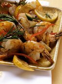 Grilled scampi with lemon, peppers and rosemary
