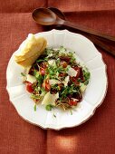Kressesalat mit dicken Bohnen, Tomaten und Parmesan