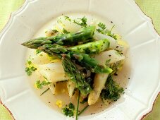 Green and white asparagus salad with herbs