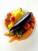 Verschiedene Gemüsesorten auf Teller