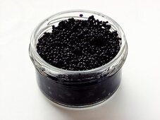 Schwarzer Kaviar im Glas