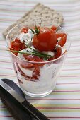 Tomatenquark mit Knäckebrot