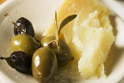 Oliven und Parmesan