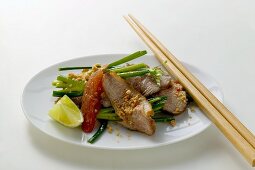 Gemüsesalat mit Schweinefleisch (Asien)