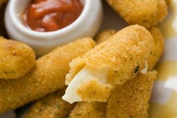 Mozzarella sticks with marinara sauce