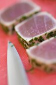 Tuna fillet with chives, in slices