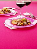 Gegrilltes Flank Steak mit Pfirsich-Salsa